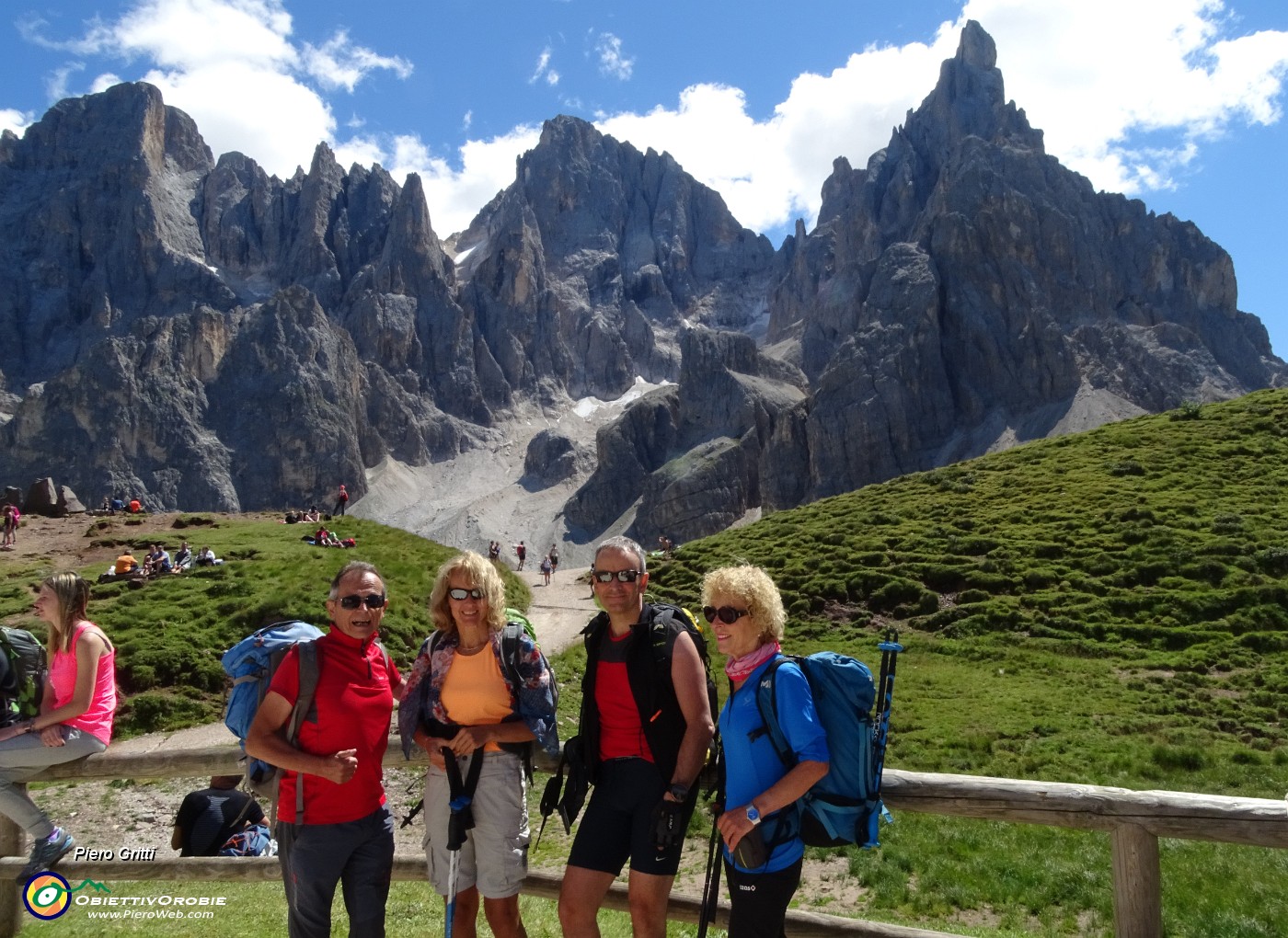 11 Dalla Baita Segantini le Pale di S. Martino (Cimon della Pala, a dx Cima della Vezzana a sx,...).JPG -                                